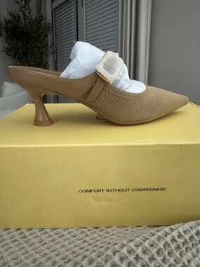NWT Cosy Island Apricot Low Heeled Shoes